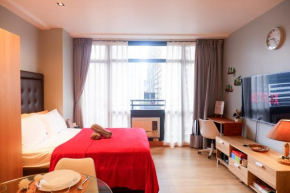 Staycation with Fast WiFi, Free Pool, Netflix and Own Balcony